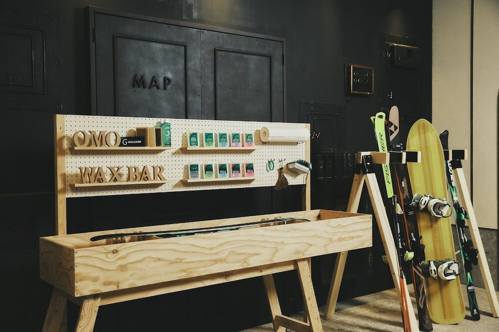 OMO WAXBAR
