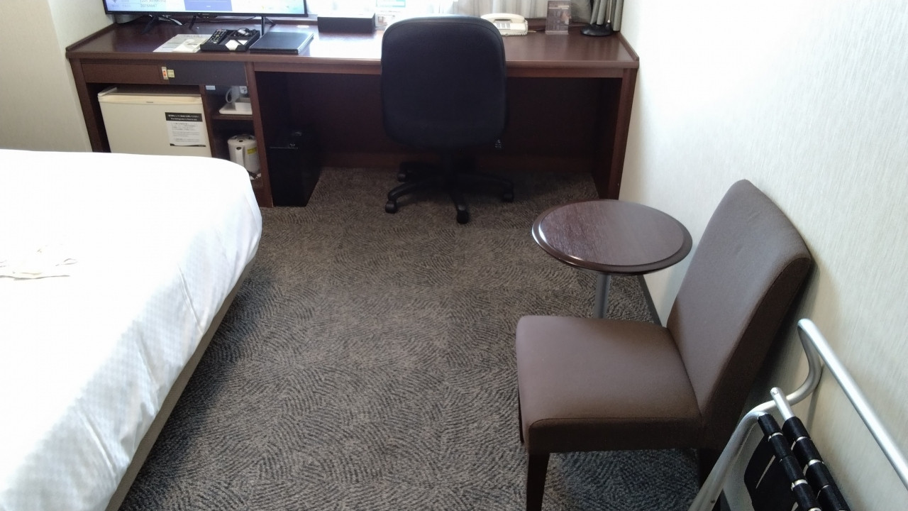 廊下の一番奥のシングルは多分少し広めです