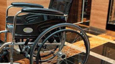 お客様用の車椅子 / 1