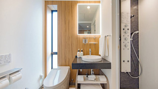 ルーム クイーンベッド 1 台 (Free Breakfast)