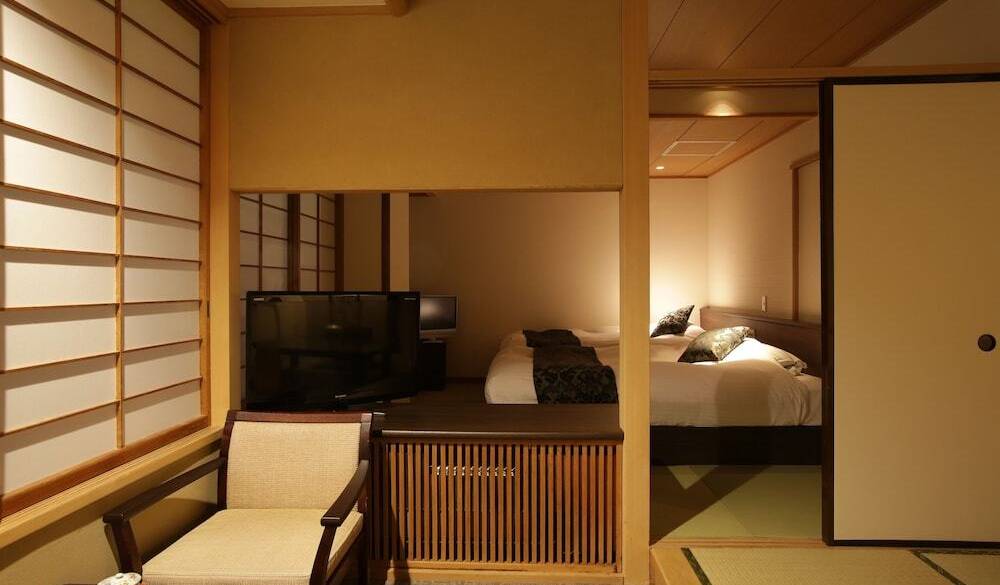 花月館 ベッド付和室② / 2