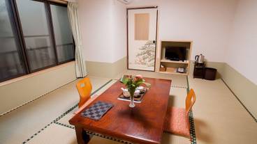 客室内のダイニングエリア / 23