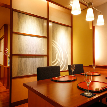 専用ダイニングでゆったり食事を楽しめる「茜・蘇芳」3709275