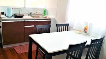 客室内のダイニングエリア / 8