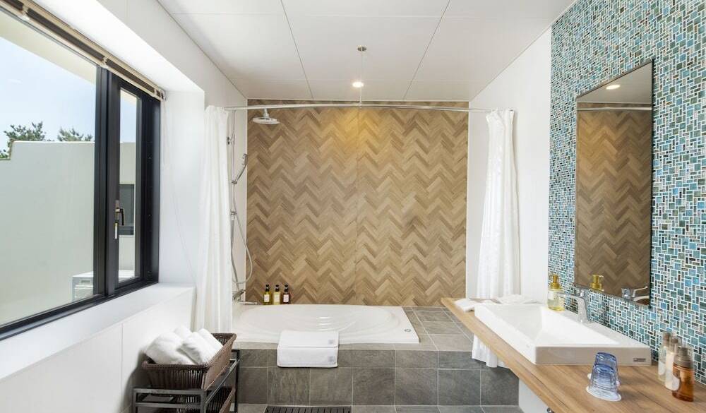 スイートコテージ バスルーム / 4