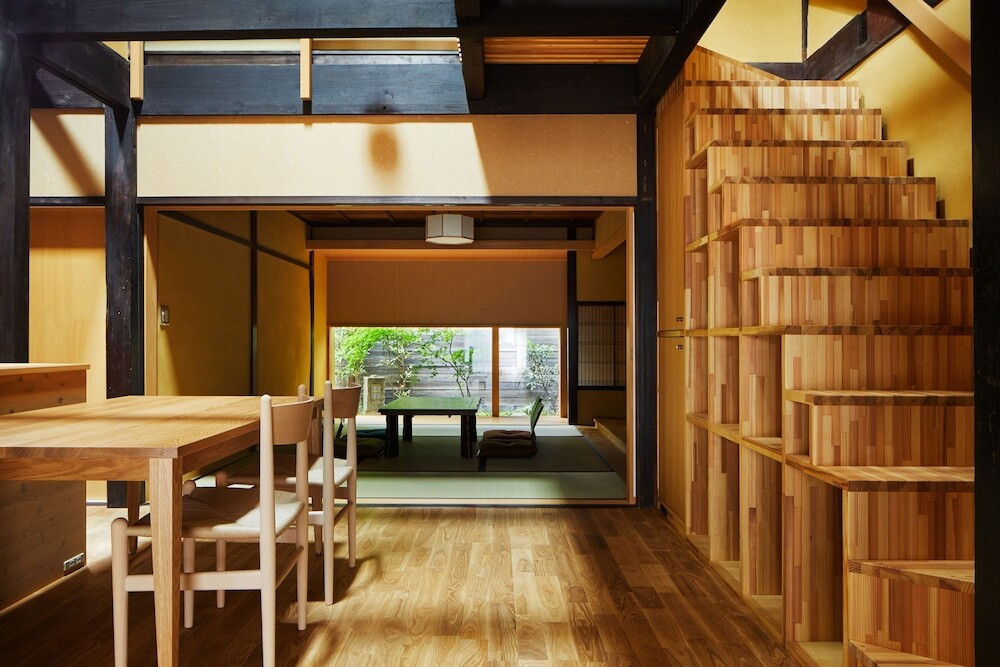 客室内のダイニングエリア