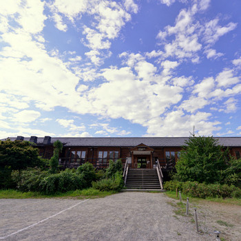 ノスタルジックな食器で食べる給食4072183