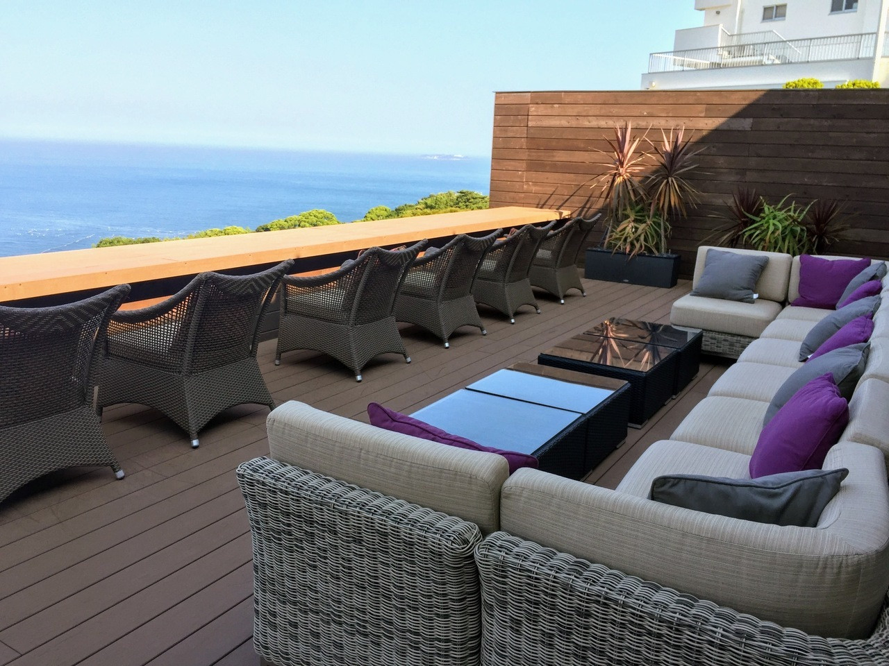 開放感たっぷりの「紺碧テラス」から相模湾一望4375495