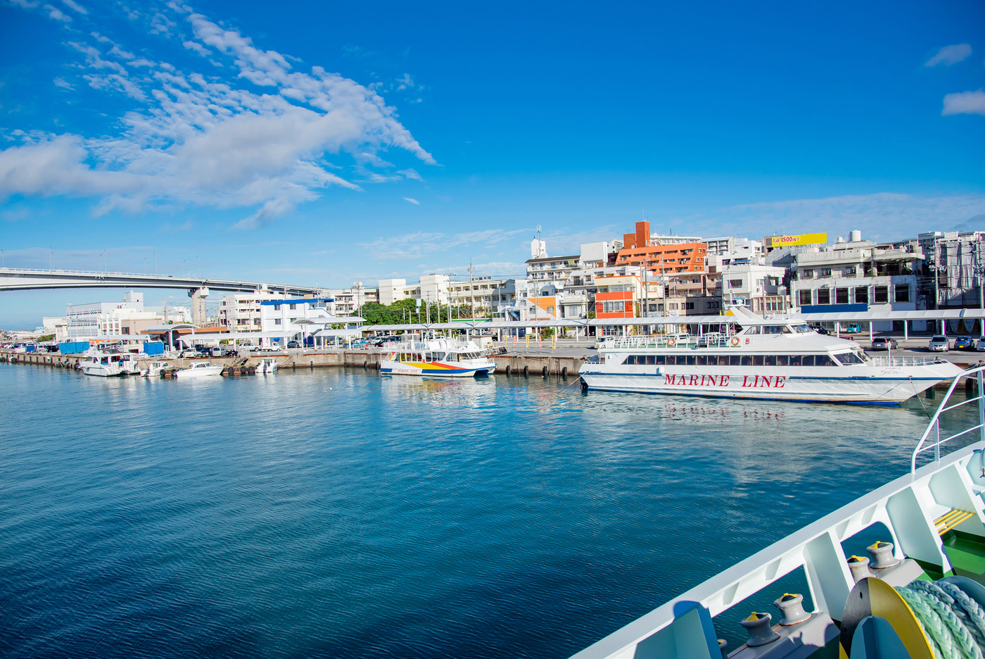 沖縄　那覇　泊港　とまりんの港　泊大橋