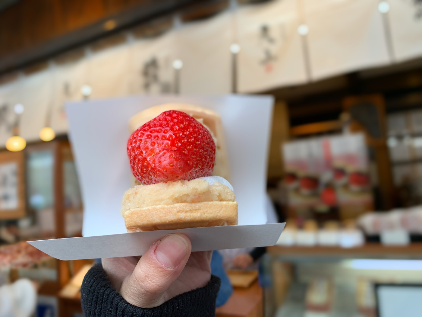 参道にはほかにも食べ歩きたいグルメがいっぱい!2018414