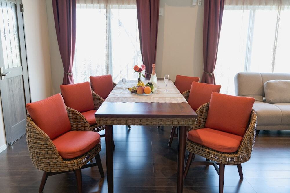 客室内のダイニングエリア