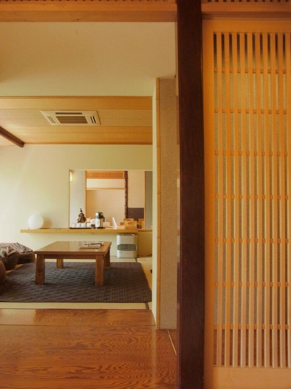 ロビーラウンジ