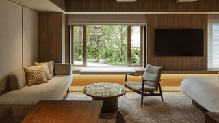 クラブ ルーム キングベッド 1 台ソファーベッド付き (Premier)