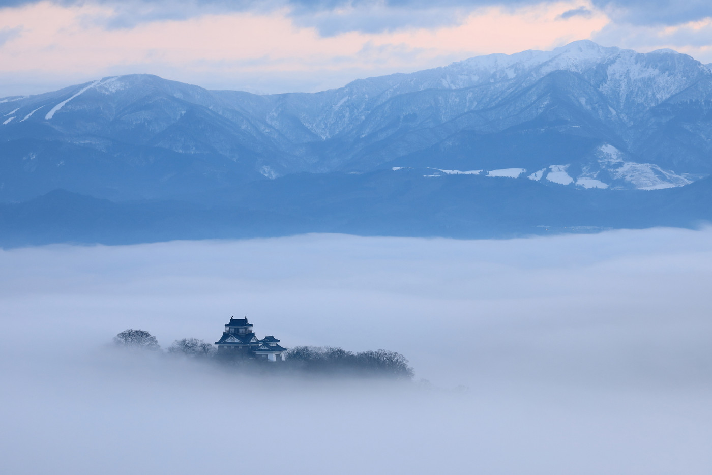 雲海に浮かぶ越前大野城