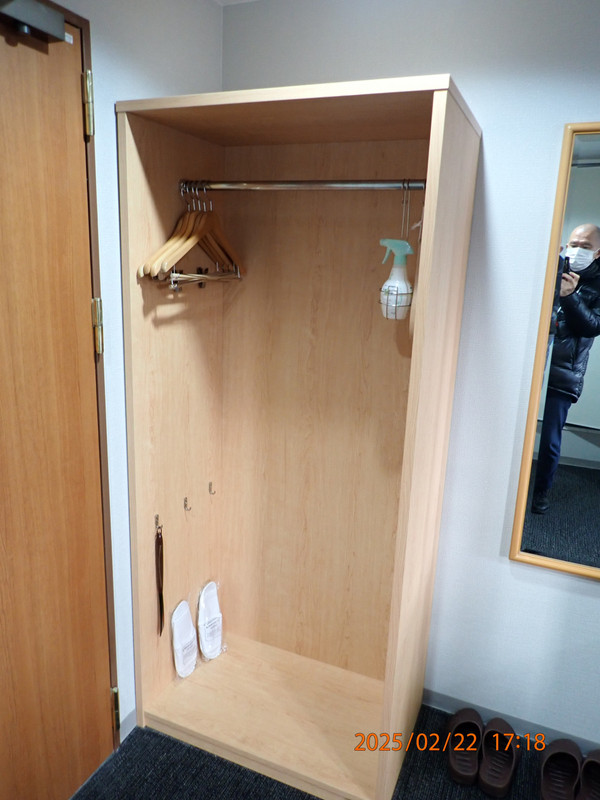 スリッパは使い捨てタイプ