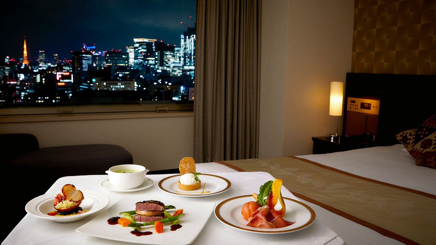 夜景を眺めながらロマンティックにルームサービスを堪能3465275