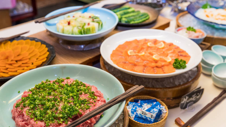 朝から食欲全開！40種類の料理が並ぶ朝食バイキングを楽しもう4010670