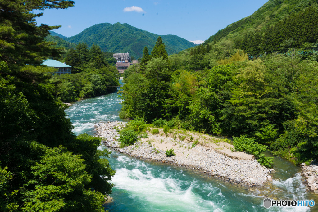 雄大な渓谷美が味わえる人気の観光温泉地4059998