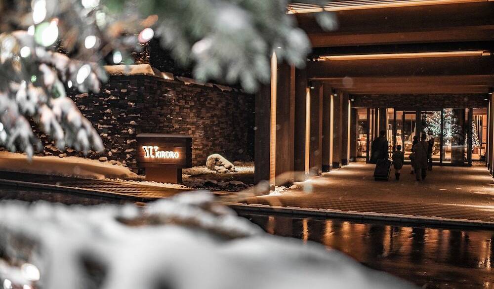 ホテル入口 正面 / 4