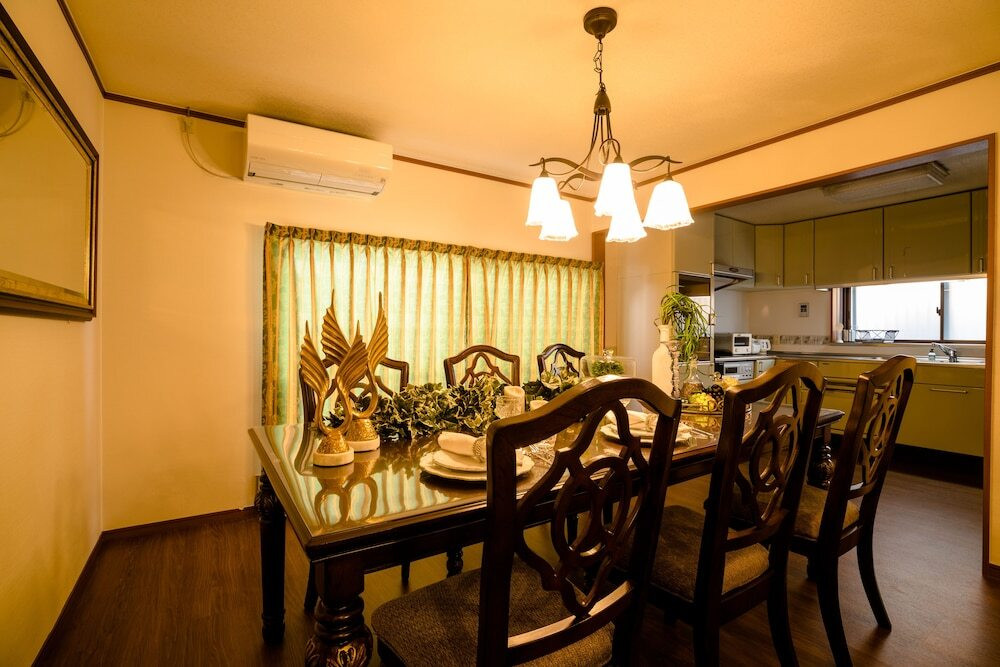 客室内のダイニングエリア