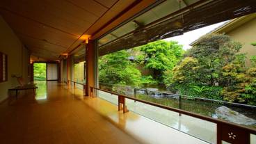 廊下からの眺望 / 6