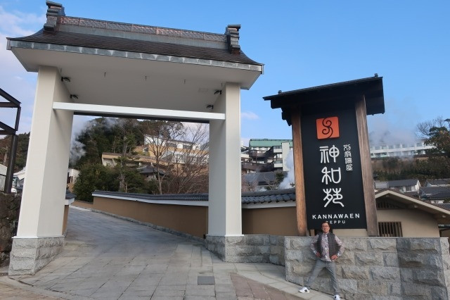 そびえ立っています