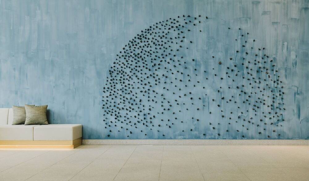 ロビーの壁面アート / 1