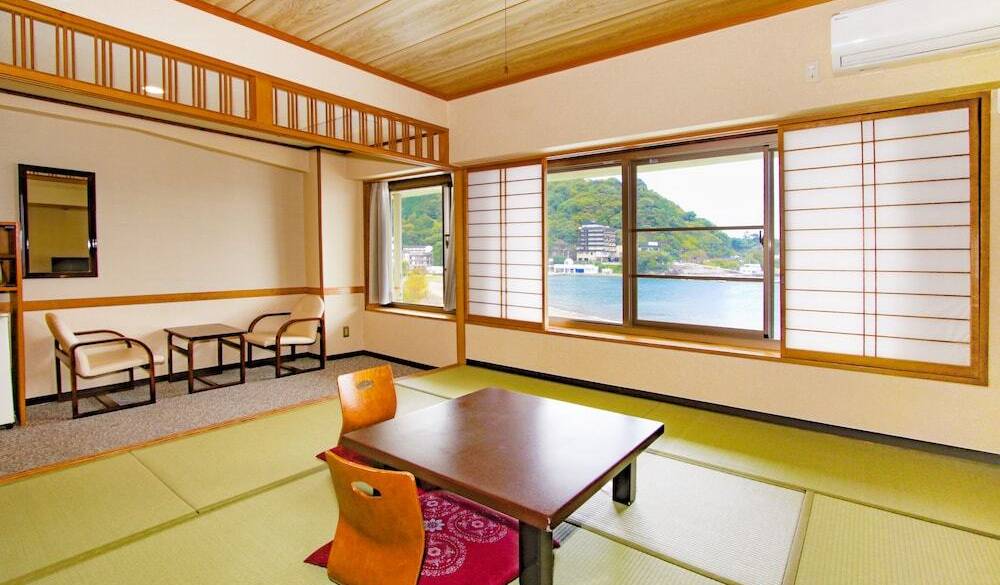 スタンダード 海側和室10畳 / 1