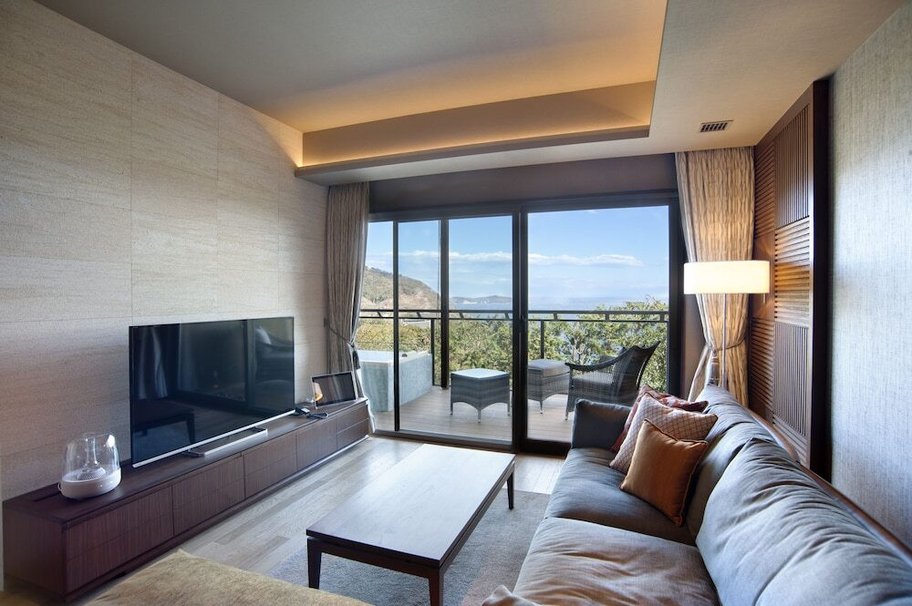 2.絶景のテラスで過ごす贅沢時間♡「ATAMI せかいえ」3454320