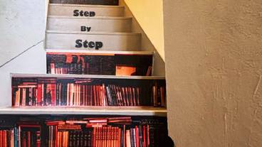 施設の正面 (日没後) / 3