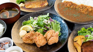 ダブルルーム 喫煙可 (Compact)　 【朝食付】カレ－食堂 心の日替わりセットメニュー
