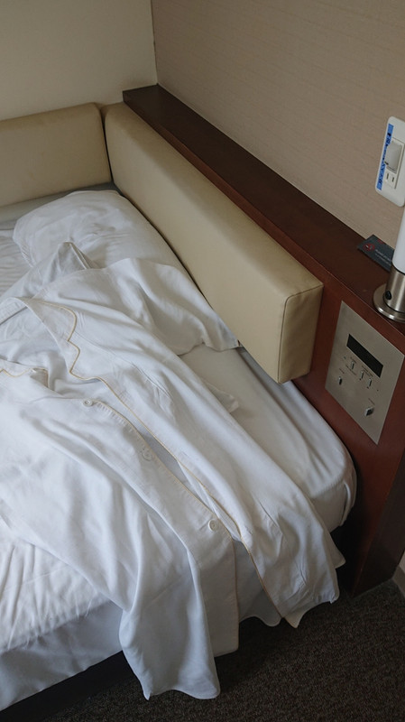 セミダブルのベッド