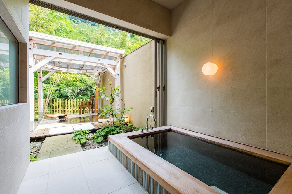 木漏れ日の中でぬる湯体験！全室離れのお宿3417230