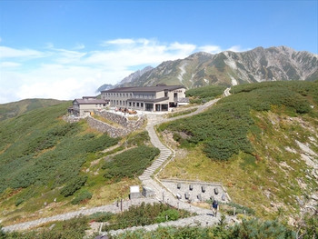 秘湯中の秘湯！日本一の高所にある天然温泉4063943