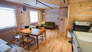 【コテージ B】2階建て2LDK (55平米) 無料WIFI 禁煙