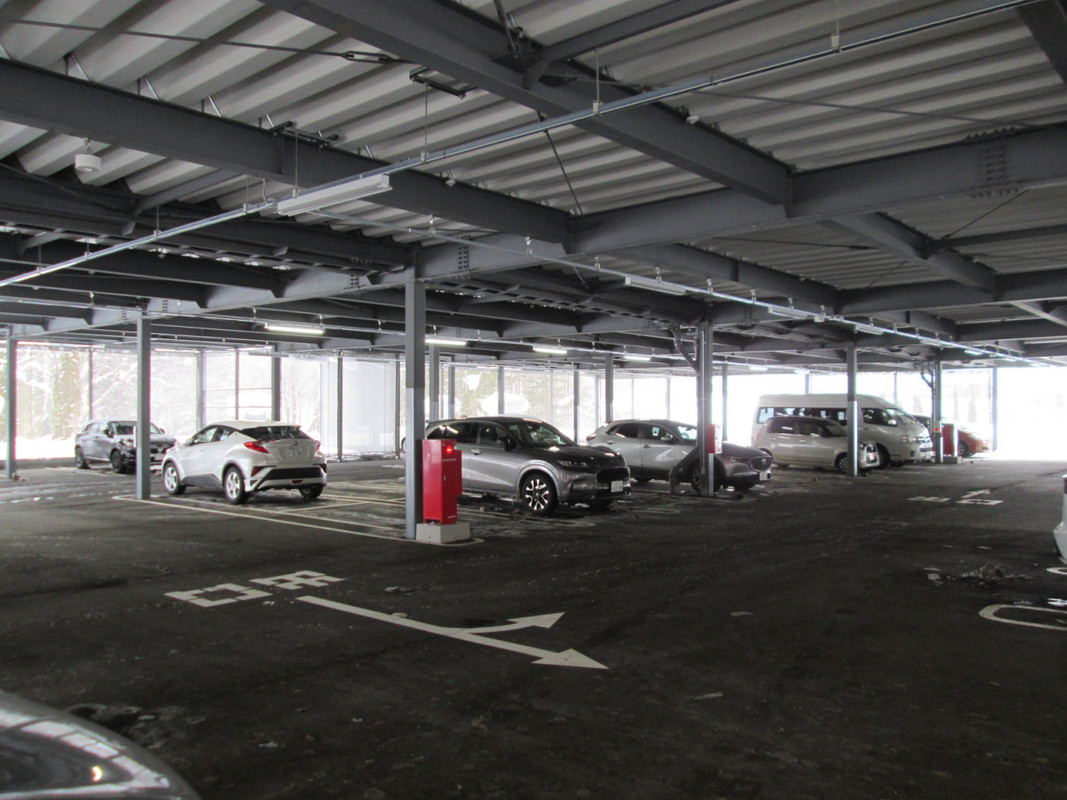 屋根付きの駐車場