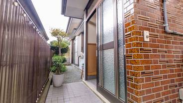 施設の入り口 / 12