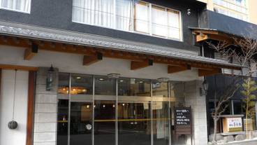 施設の入り口 / 13