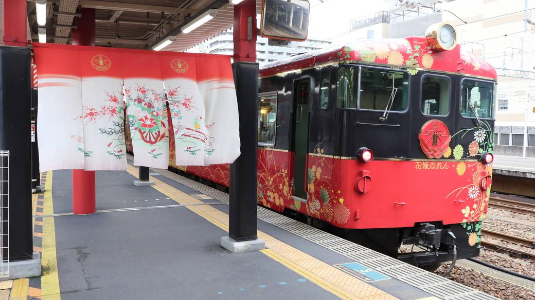 観光列車 花嫁のれん / 1