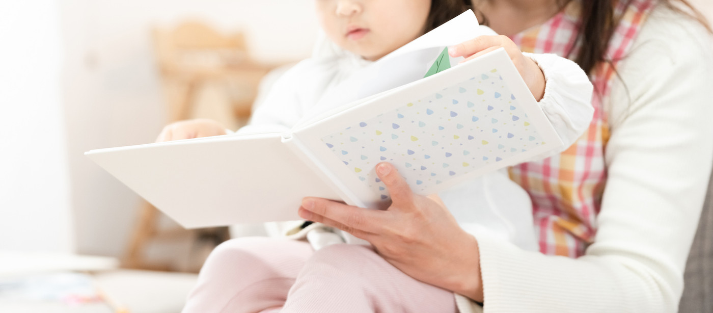 絵本の読み聞かせ