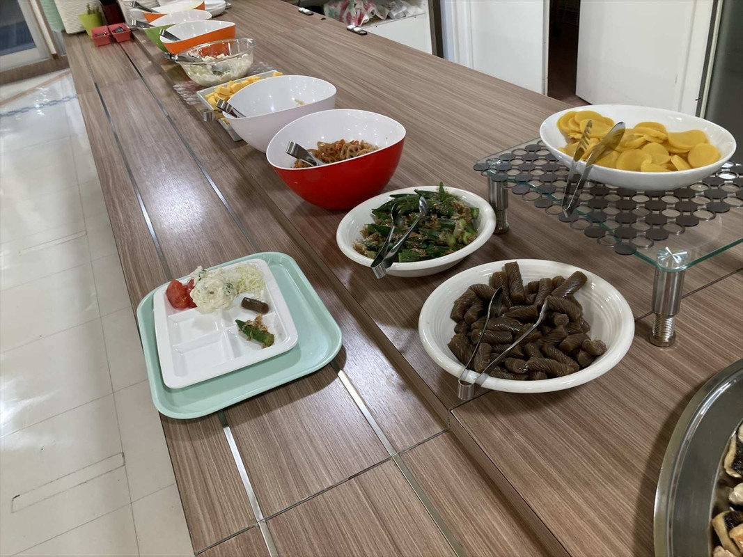 朝食 イカの天ぷらと鶏の唐揚げもあり。がっつり食べましょう