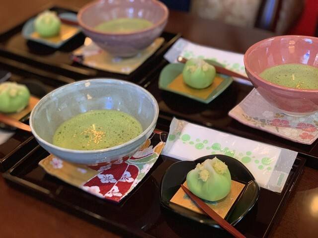 吉はしの上生菓子とお抹茶 / 1