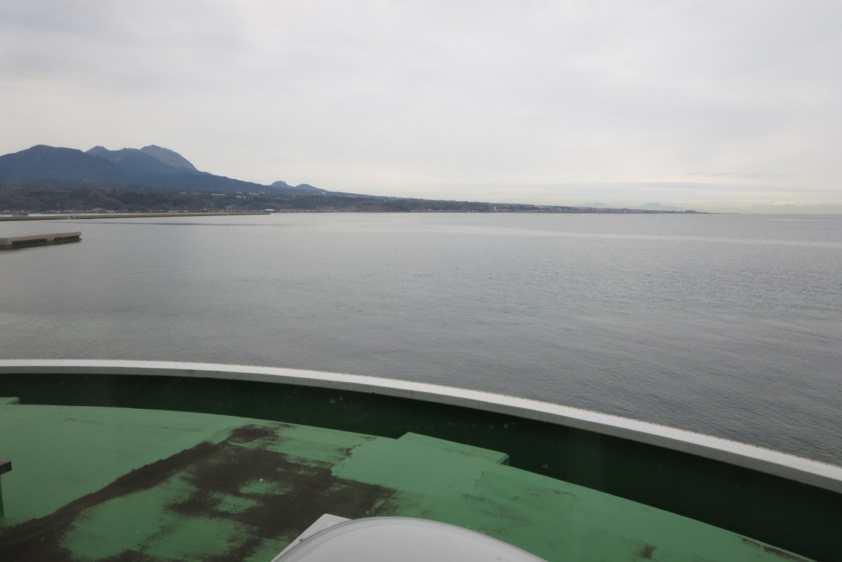 部屋から雲仙方向が見えます。