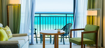 Ocean view hotels are a must for couples♪3947656