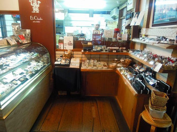 「エクチュア  からほり「蔵」本店 」内観 926912 チョコレート専門店で、１F　２F　イートイン可