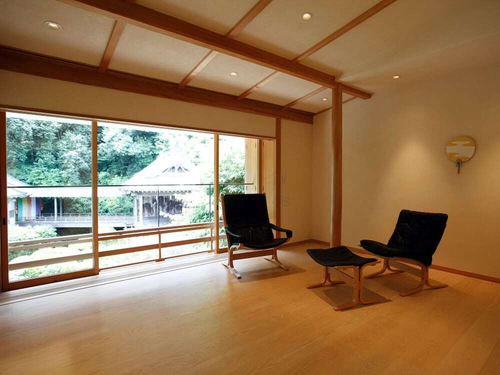 ”愛を誓う地”に建つ老舗旅館3399421