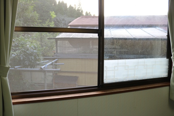 風呂の横の部屋