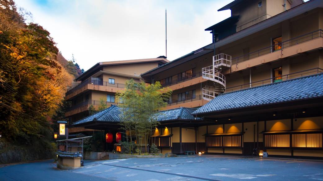 せせらぎがお出迎え
四万川のほとりのお宿 / 2