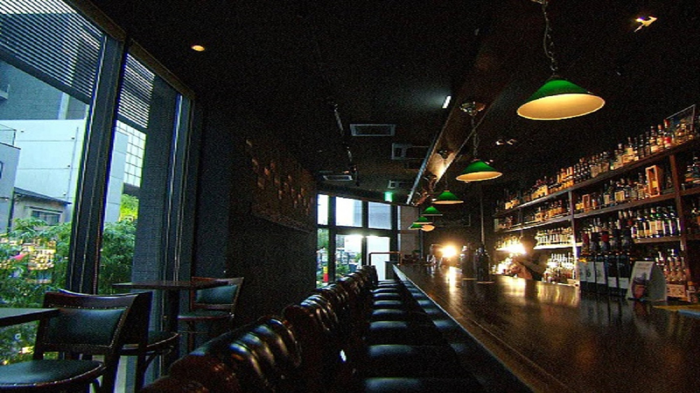 1階「ANNIE HALL BAR」
