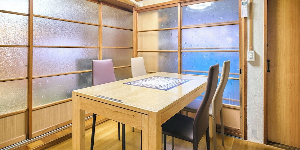 客室内のダイニングエリア